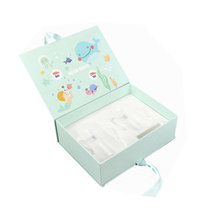 Coffret <span class=keywords><strong>cadeau</strong></span> <span class=keywords><strong>pour</strong></span> nouveau-né blanc, logo personnalisé, impression en relief, fermeture magnétique, serviette de bain, couverture d'emmaillotage - <span class=keywords><strong>Cadeau</strong></span> de baptême, <span class=keywords><strong>cadeau</strong></span> de naissance - Product Image 2