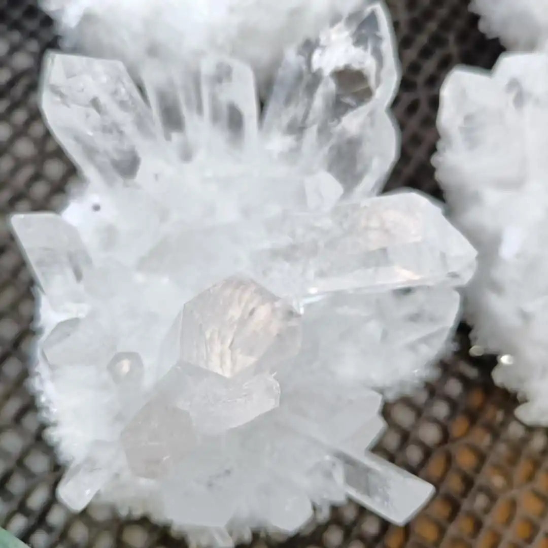 Wholesale Natural Rough Stone Healing Quartz Clusters White Clear Crystal Clusters For Decoration