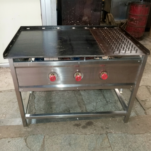 Gril à gaz commercial avec surface plate et brûleur à brochettes pour la restauration et la vente de nourriture de rue - Product Image 1
