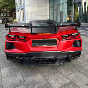 Kit carrosserie en fibre de carbone sèche pour Chevrolet Corvette C8, comprenant un diffuseur avant, un spoiler, un capot et un pare-chocs. - Product Image 4