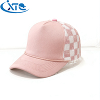 Gorra Deportiva Personalizada con Logotipo, Transpirable, Impermeable, 100% Poliéster, Malla Esponjosa, Unisex, 5 Paneles, Visera, Hebilla Dorada y Cobre