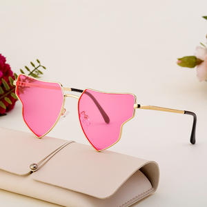 Lunettes de soleil pour femmes de style européen, verres PC UV400, monture noire, mode Instagram, streetwear, origine Taizhou HRH-3759 - Product Image 5