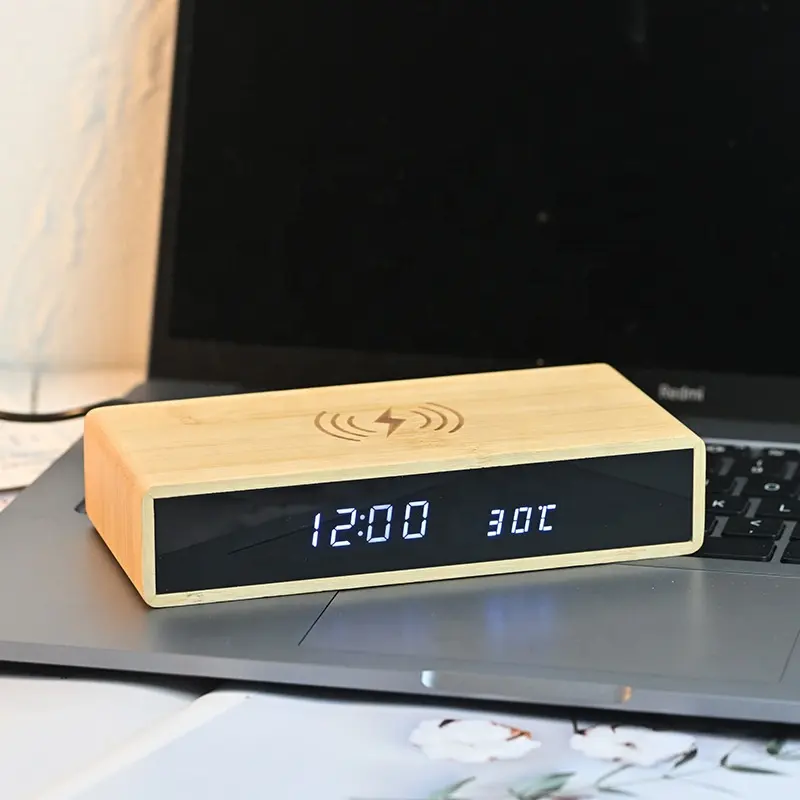 나무 디지털 LED 알람 시계 무선 전화 충전 진짜 대나무 테이블 시계 로고 사용자 정의 새로운 디자인 데스크탑 시계