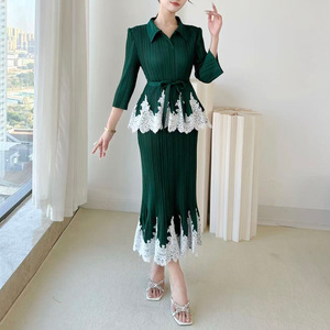 Conjunto de Falda y Top Casual para Mujer, Estilo Coreano, con Parches de Encaje Sólido, Plisado, Corte Regular, Ecológico, Disponible en Línea - Product Image 4