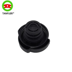 Couvercle de radiateur de réservoir d'expansion de moteur de liquide de refroidissement en plastique de voiture 17111742232 pour <span class=keywords><strong>BMW</strong></span> E30 <span class=keywords><strong>E36</strong></span> E46 X3 E34 E83 - Product Image 3