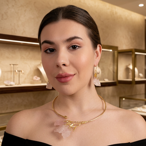 Gargantilla de Flor Grande, Sencilla y Corta, Ajustable, Ecológica, de Latón Dorado con Micro Pavé de Cristal, para Bodas y Fiestas de Compromiso, Venta al por Mayor para Mujer - Product Image 3