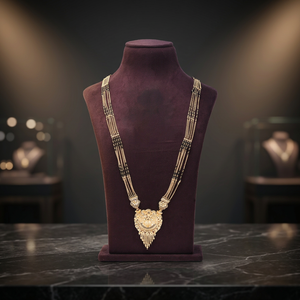 Colgante de oro tradicional Mangalsutra Collar Joyería india con cuentas negras para ocasiones de boda Chapado en oro - Product Image 2