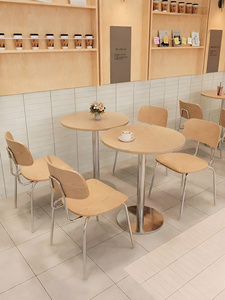 Table à manger en chêne nordique avec plateau en acier inoxydable, chaise en bois à dossier incurvé empilable, suite de mobilier léger pour café et salon de style boutique - Product Image 1