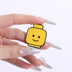 Pin de Esmalte con Cara Divertida Amarilla, Diseño de Bloques de Construcción con <span class=keywords><strong>Emoji</strong></span> Sonriente, Broche para Solapa, Mochila, Insignia, Regalo Lindo para Amigos, Venta al por Mayor - Product Image 2