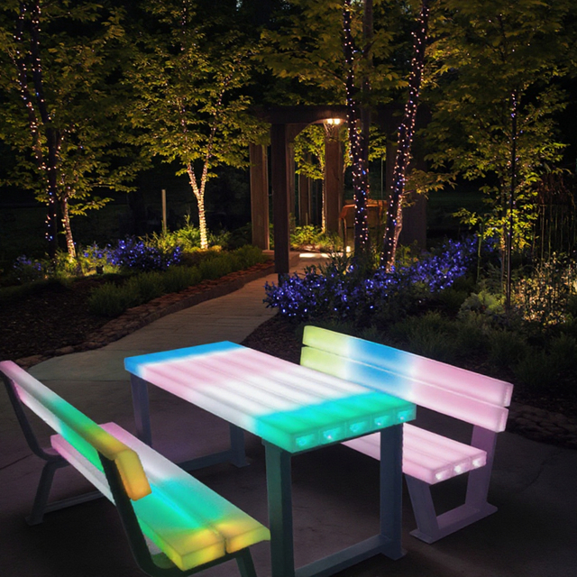 Modern Outdoor Patio Benches Metal Frame PE Plastic LED Lighting Solar for Parks Gardens Shopping Malls Courtyards