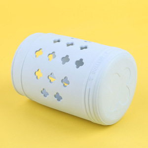 Manchon en silicone antidérapant au design mignon pour protéger les tasses à café et les mugs - Product Image 1