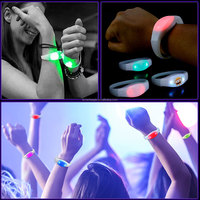 Bracelets LED en silicone souple personnalisés pour la décoration de fête, avec télécommande DMX pour événements et concerts