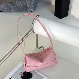 Bolso de hombro de cuero de grano completo encerado con aceite – Superficie con acabado de espejo de alto brillo | Personalización Disponible, Estilo Europeo - Product Image 1