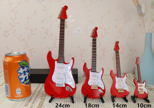 ของตกแต่งบนโต๊ะ โมเดลกีตาร์ไฟฟ้าไม้ขนาดเล็ก มี 4 สีให้เลือก ของประดับดนตรี ของขวัญวันเกิดสำหรับคนรักดนตรี - Product Image 5