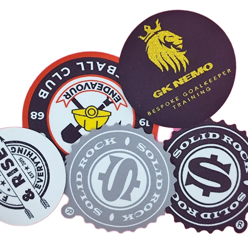 Fabriek Op Maat Pvc Geweven Label Tags Groothandel Voetbal Team Logo Borduurwerk Hoeden Patch Groothandel Privé Geborduurde Patches