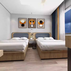 Ensemble de mobilier de chambre d'hôtel commercial abordable en bois, moderne, standard 3 étoiles, pour suite complète d'appartement, avec cadre de lit et table de chevet - Product Image 1