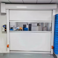 Portes en PVC industrielles à grande vitesse à roulement rapide Prévention de la poussière du vent Vitesse réglable Qualité durable pour l'utilisation en entrepôt et supermarché