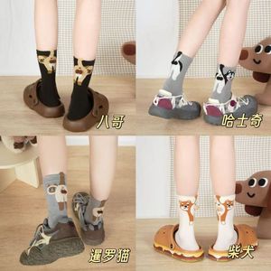 Chaussettes mi-mollet pour femmes avec motif chat, respirantes, en polyester, design anime cartoon pour jeunes - Product Image 3