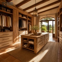 Armoire dressing moderne autoportante en bois MDF style toscan, finition grain d'olivier, poignées bronze, sur mesure pour chambre à coucher