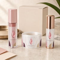Étiquettes personnalisées transparentes en PET, enroulables, brillantes, découpées à la forme, imperméables et durables pour tubes de rouge à lèvres, gloss et cosmétiques