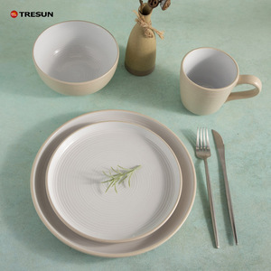 Service de table en grès de couleur mate avec bordure en terre cuite pour 4 personnes - Product Image 2