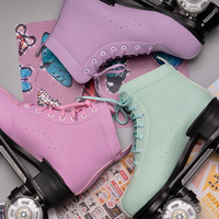 Patins à roulettes personnalisables spécialement conçus pour les femmes de tous âges, pour une utilisation en extérieur et en intérieur.