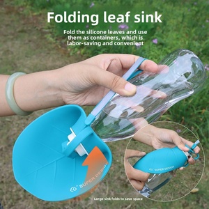 Dispenser d'Acqua per Animali Domestici Ecologico e Moderno, Capacità 580ML, in Silicone, Portatile per Viaggi e Attività all'Aperto - Product Image 2