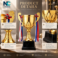 500 designs de coupes de trophées dorées avec base en marbre et ruban de récompense pour les championnats de football et de basketball, vente en gros OEM ODM
