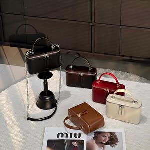 Fournisseur de sacs en cuir de vachette huilé, sacs à main en cuir rétro, sacs bandoulière carrés haut de gamme, vente en gros directe usine - Product Image 1