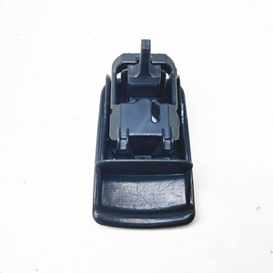 มือจับกล่องเก็บของ Volkswagen Tiguan สีดำ พลาสติก อะไหล่ทดแทน ปี 2010-2016 ด้านขวา - Product Image 3