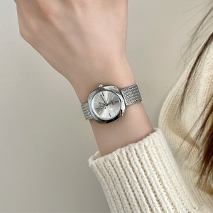 Reloj de oro vintage de alta gama, elegante y exquisito, para mujer, con incrustaciones de diamantes de imitación, de lujo. - Product Image 5