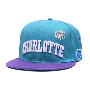 Casquette de basket <span class=keywords><strong>CHARLOTTE</strong></span> en PVC <span class=keywords><strong>à</strong></span> 6 panneaux et visière plate pour adultes - Style décontracté et tendance Hip-Hop, toutes saisons - Product Image 1