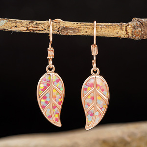 Orecchini Pendenti a Foglia in Smalto Color Oro Rosa per Donne, Gioielli Eleganti e Delicati per Uso Quotidiano - Product Image 3