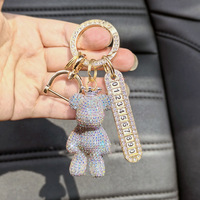 Porte-clés de voiture mini ours violent en diamant complet, pendentif délicat à thème lettres pour filles