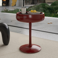 Petite table basse d'angle en verre de luxe moderne et design avec rangement créatif pour le salon et la chambre à coucher.