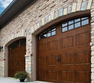 Porte de garage sectionnelle en métal à isolation thermique imperméable de haute technologie avec télécommande - Idéale pour les maisons modernes, les villas, les Airbnb - Product Image 3