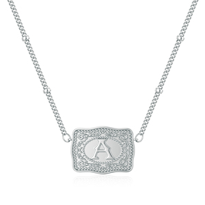 Collana con Ciondolo a <span class=keywords><strong>Lettera</strong></span> Iniziale Placcato Argento Stile Fibbia per Cintura Goffrata - Collana Ultra Mini in Acciaio Inossidabile con Fibbia per Cintura - Product Image 1