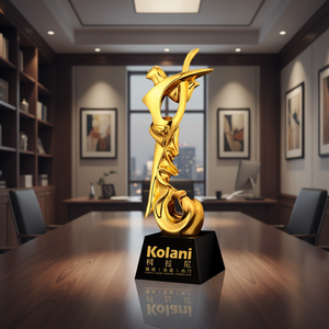 Trofeo in Cristallo K9 Inciso con Logo Personalizzato, Placcato in Oro, Artigianale, Stile Sportivo Moderno, Vendita all'Ingrosso - Product Image 1