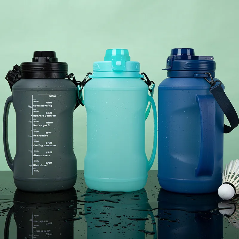 卸売BPAフリー2Lスポーツジム旅行折りたたみ式飲用ストローとタイムマーカー付き折りたたみ式シリコンウォーターボトル