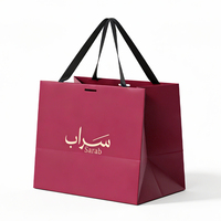 Sacs en papier bordeaux pour courses en gros avec poignées robustes, design personnalisé imprimé avec logo pour boutiques de détail et cadeaux