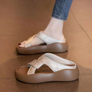 Nouvelles sandales compensées d'été pour femmes, légères, à bout ouvert, brodées, décontractées, pour la plage, rehaussant la taille - Product Image 1