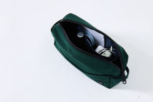 Bolsa de Aseo Impermeable Personalizada con Logotipo, de Asa Suave, la Más Vendida - Product Image 3