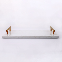 Plateau de service alimentaire en marbre classique écologique avec poignée en métal, motif personnalisé, rectangle, vaisselle blanche