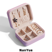 Groothandel draagbare vierkante PU lederen juwelendoos reis etui met rits mini cadeau juwelendoos opbergdoos aangepaste logo