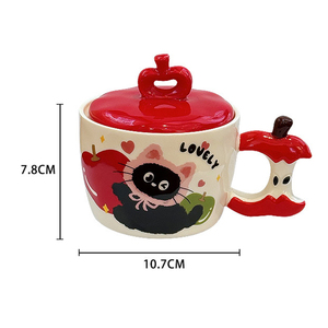 แก้วกาแฟเซรามิคลายการ์ตูนแอปเปิ้ลพร้อมฝาปิด 450 มล. แก้วพอร์ซเลน ใช้กับไมโครเวฟได้ ใช้กับเครื่องล้างจานได้ เหมาะเป็นของขวัญสำหรับใช้ในบ้าน - Product Image 4