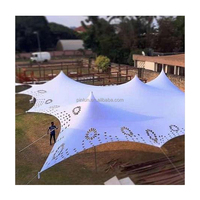 Tente de réception extérieure personnalisée en alliage d'aluminium pour 200 personnes, robuste, imperméable, résistante aux UV, distance entre les poteaux de 5 m, longueur de 15 m