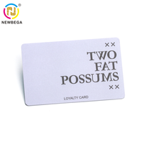 Tarjeta de Regalo Negra con Laminación de Película Personalizada, Estampado Láser Dorado y Datos Variables