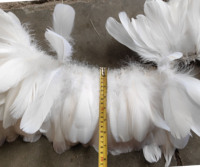 Plumes d'oie naturelles pour l'artisanat, le bricolage, la décoration de stylos, les coiffes, les costumes, les chapeaux, les accessoires capillaires, les fêtes de carnaval, les mariages, la décoration intérieure et les décorations de Noël