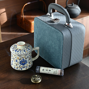 Tasse à thé en céramique à motif de lotus, en porcelaine, pour le bureau, cadeau avec logo personnalisé, fabriquée à Dehua, style cylindrique, style bohème, fraîche et mignonne - Product Image 1