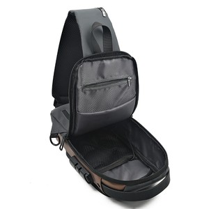 OMASKS防水设计师标志USB斜挎包男士胸包 - Product Image 3